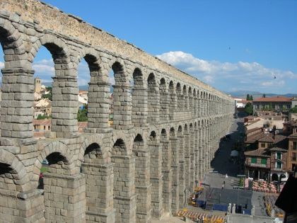 Roman%20Aqueduct%2C%20Segovia%2C%20Spain-420.jpg