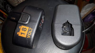 Батeрия и зарядно B&D.jpg