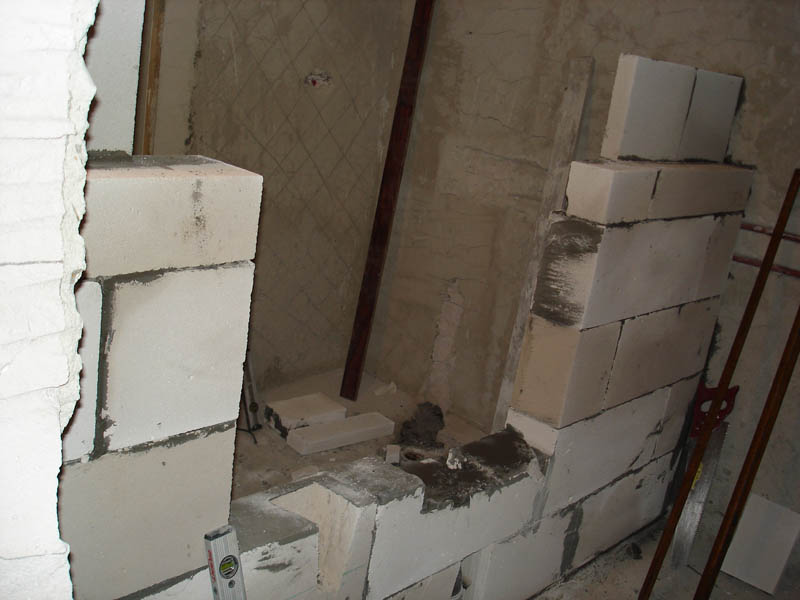 F_Itong stena v Bania - dupki za kazancheta 1.jpg