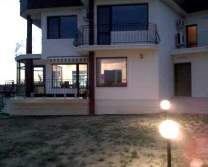 24-06-07къща нощ.jpg