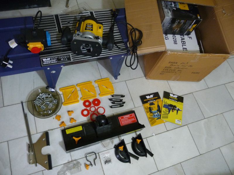 Wolf 1200w Plunge Router & Table Kit.jpg