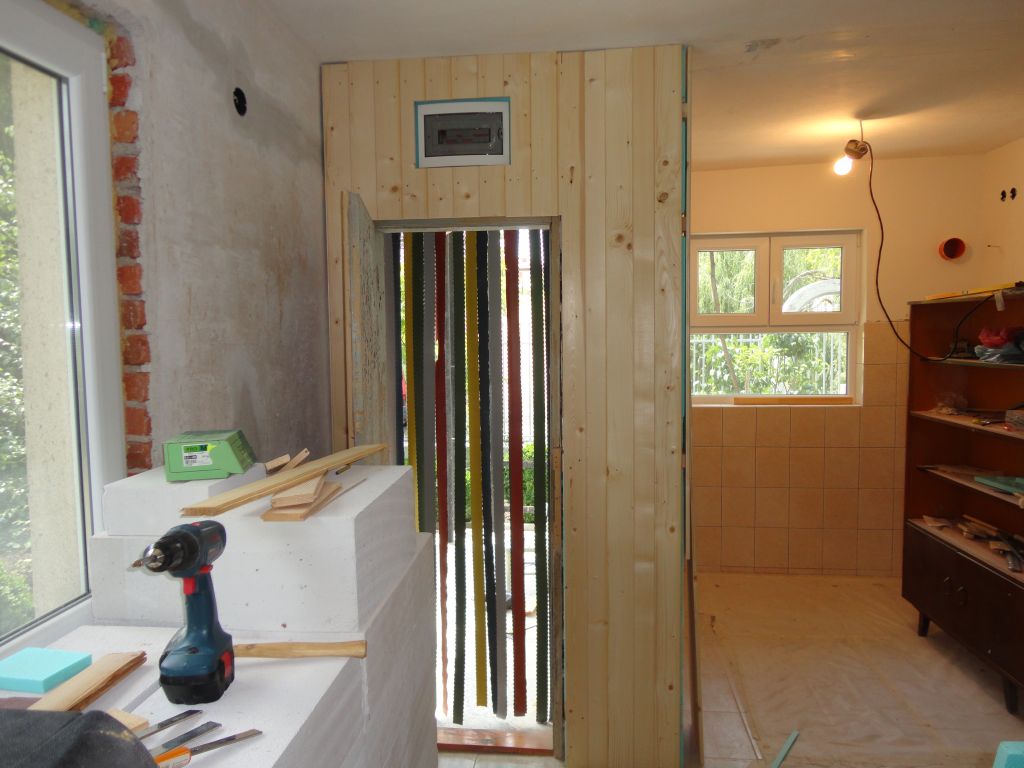 DSC03745 дървения по входната врата.jpg