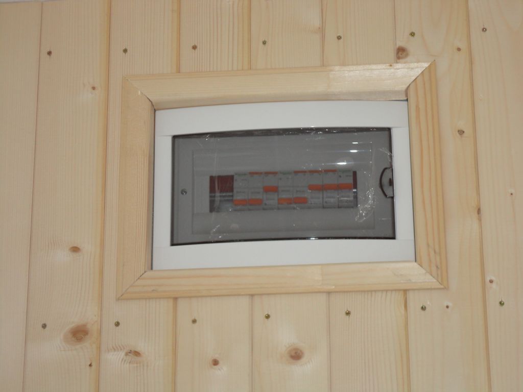 DSC03749 дървения по таблото.jpg